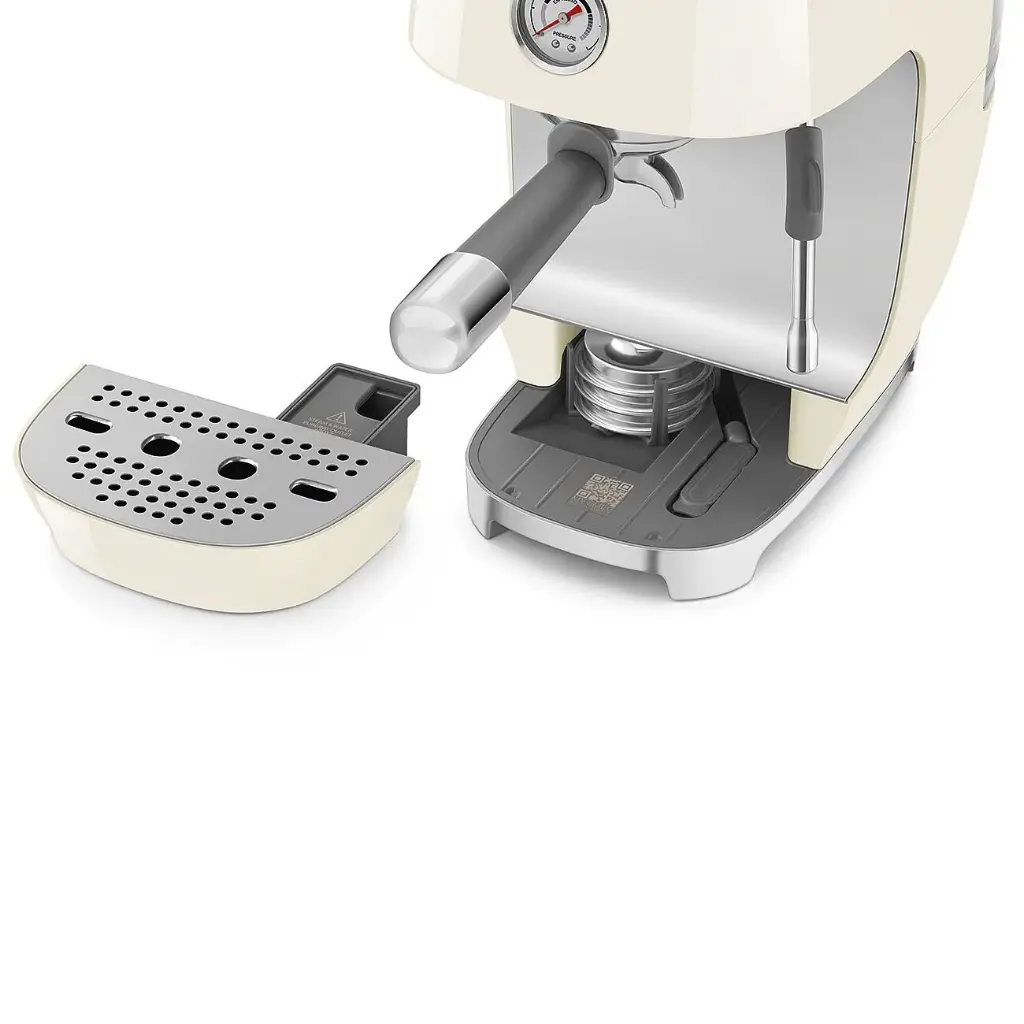 Smeg ECF03CREU Manual Cold Brew Espresso Machine Cream 